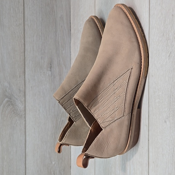 Gentle Souls Women By Kenneth Cole Leather Pointed Toe Slip-On Shoes Boots 9M - Picture 2 of 11